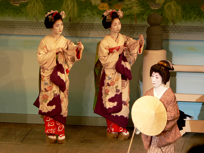 Dancing Maiko