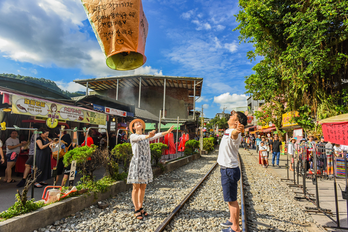 ที่เที่ยวไทเป เส้นทางรถไฟสายสือเฟิน (Shifen Railway Line)