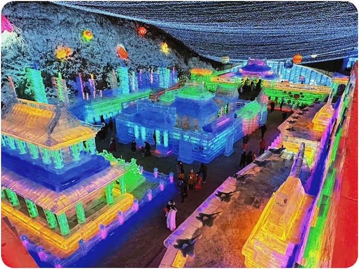 เทศกาลโคมไฟน้ำแข็งหลงชิ่งเสีย (Longqingxia Ice Lamps Artistic Festival)