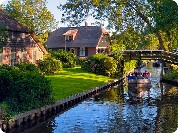 หมู่บ้านกีธูร์น (Giethoorn Village)