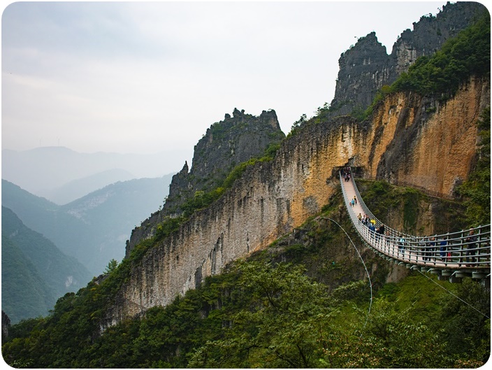 หุบเขารอยแยกอู่หลิงซาน (Wulingshan Great Rift Valley)