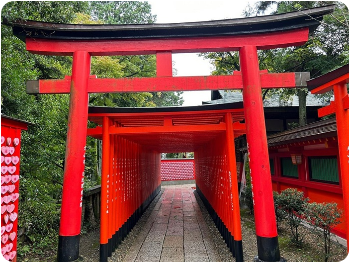 ศาลเจ้าซังโคอินาริ (Sanko Inari Jinja Shrine)