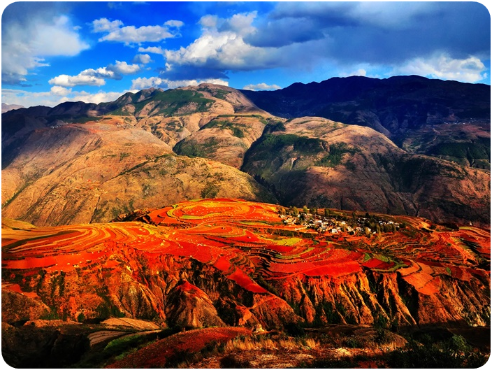 แผ่นดินสีแดงตงชวน (Dongchuan Red Land)