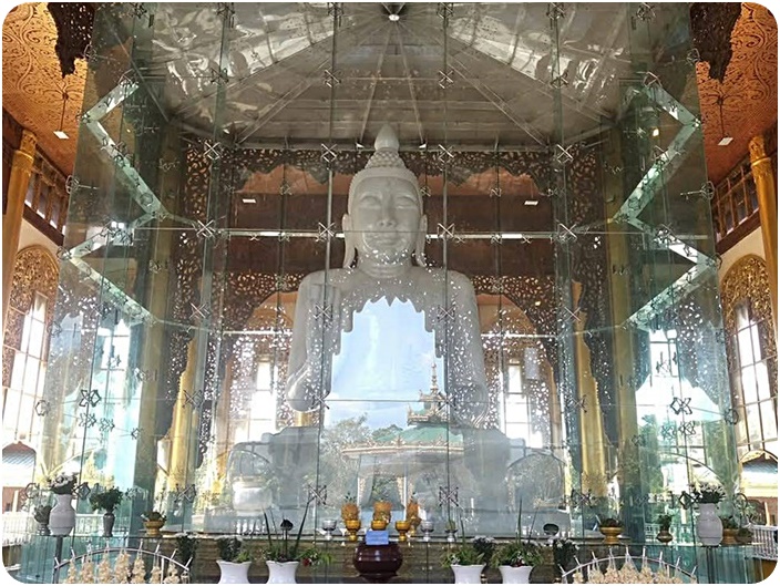 พระหินอ่อน (Kyauktawgyi Pagoda)