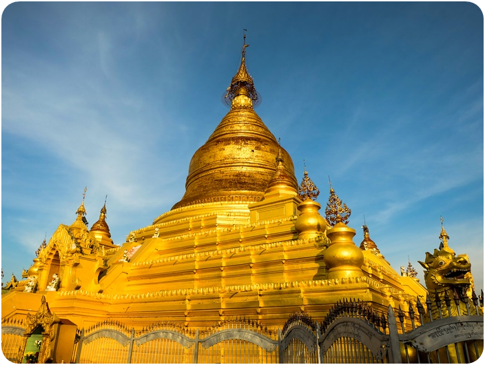 วัดกุโสดอร์ (Kuthodaw Pagoda)