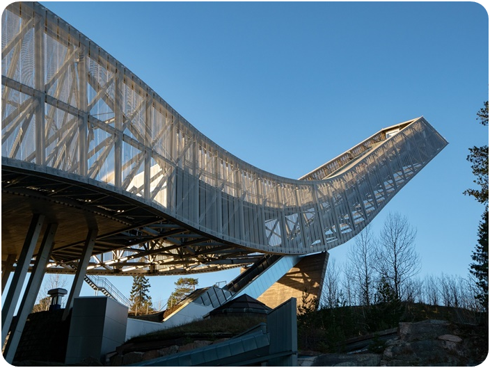 ลานกระโดดสกีโฮลเมนโคเลน (HolmenKollen Jump Ski Arena)