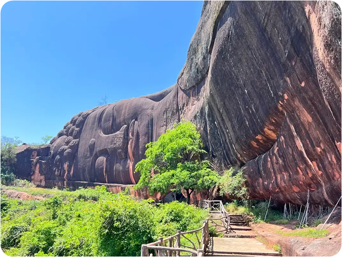 พระนอนอี้หยางที่ยาวที่สุด (Yiyang Reclining Buddha)