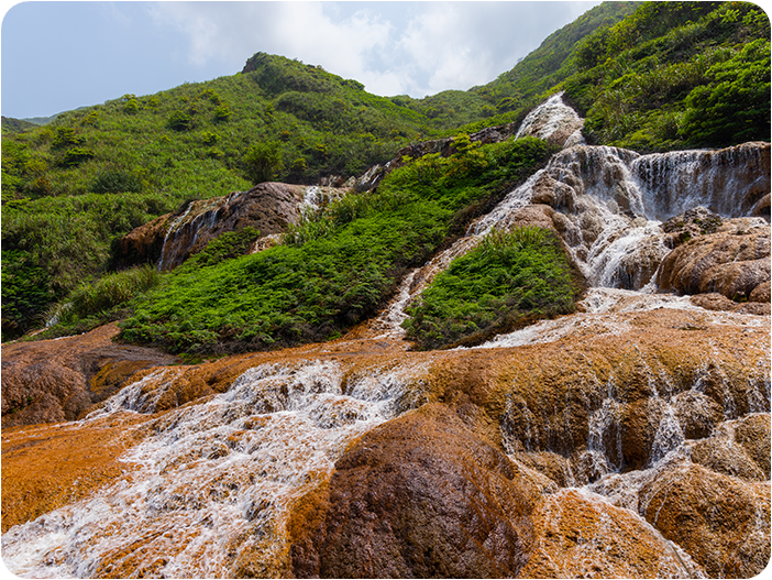 น้ำตกสีทอง (Golden Waterfall)