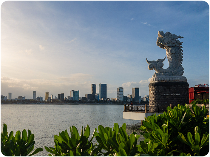 คาร์ฟดราก้อน หรือ ปลามังกร (Ca Chep Hoa Rong หรือ Dragon Carp Statue)