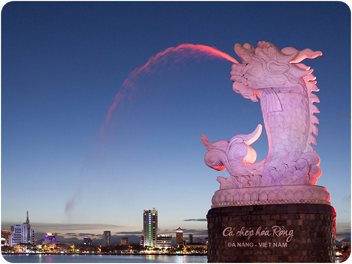 คาร์ฟดราก้อน หรือ ปลามังกร (Ca Chep Hoa Rong หรือ Dragon Carp Statue)